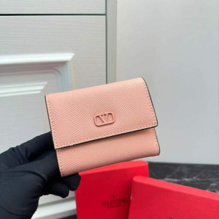 Picture of Valentino Handbags _SKUfw153978380fw